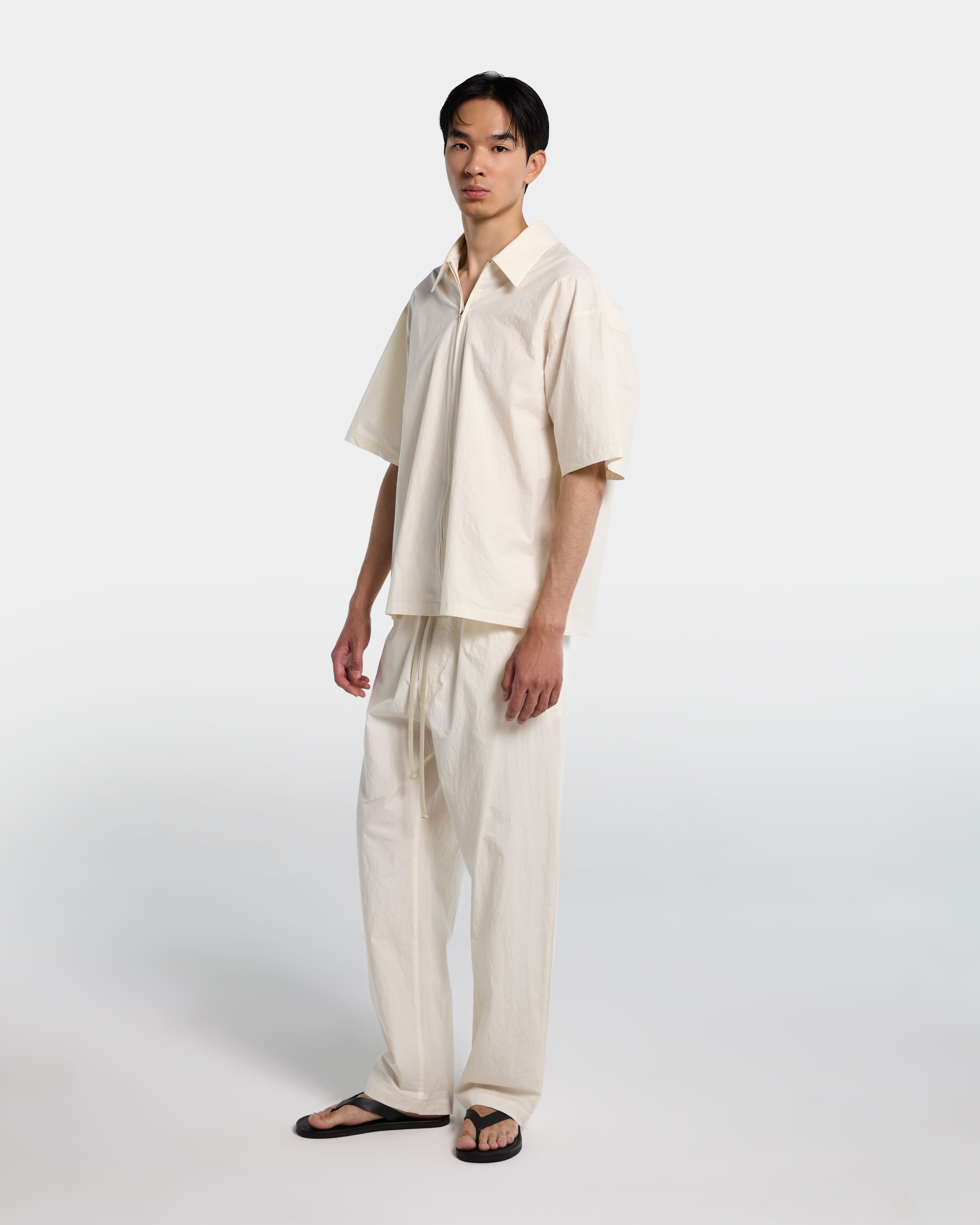 Loose fit trousers in ecru cotton poplin