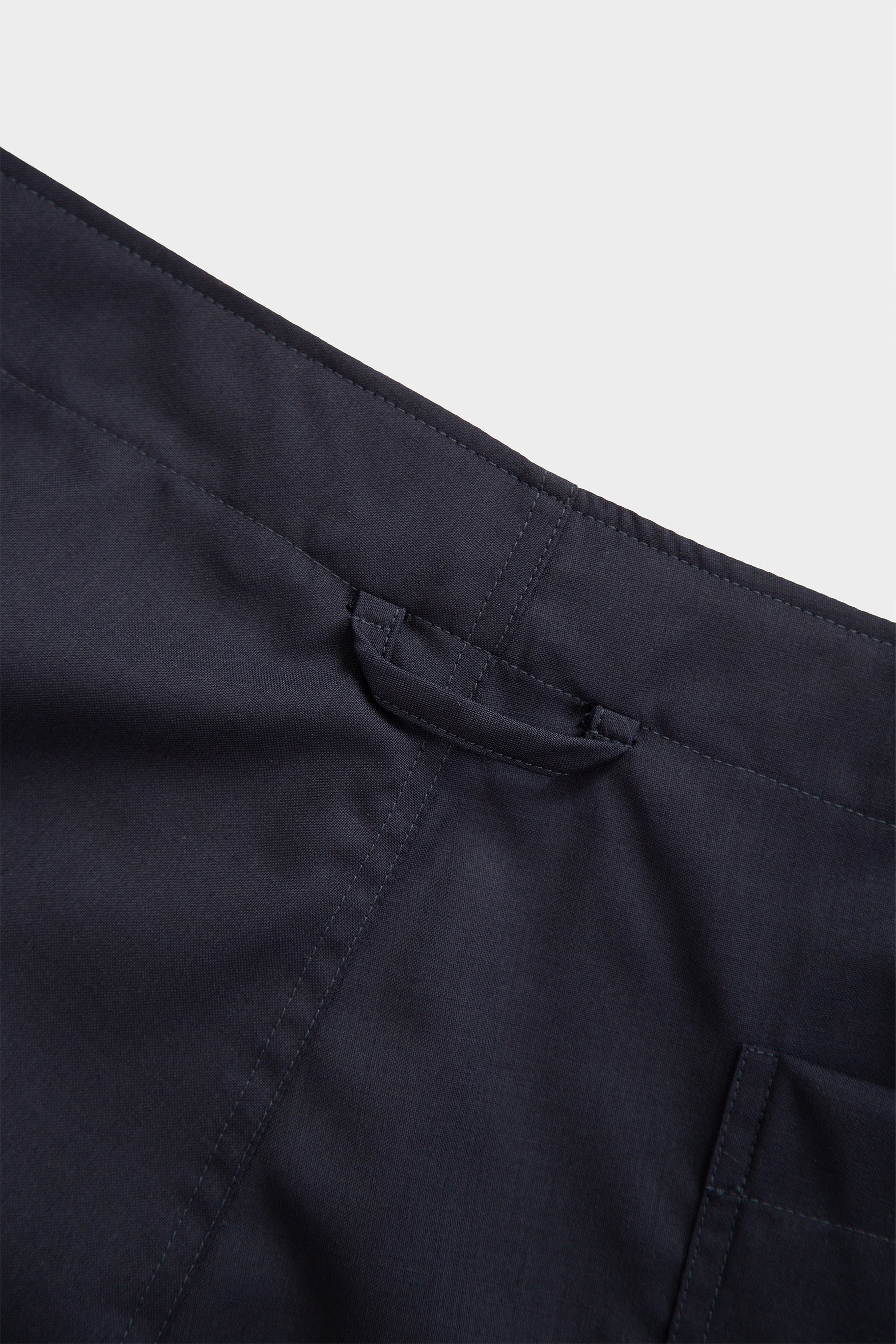 Navy blue wool tailored short with adjustable waist