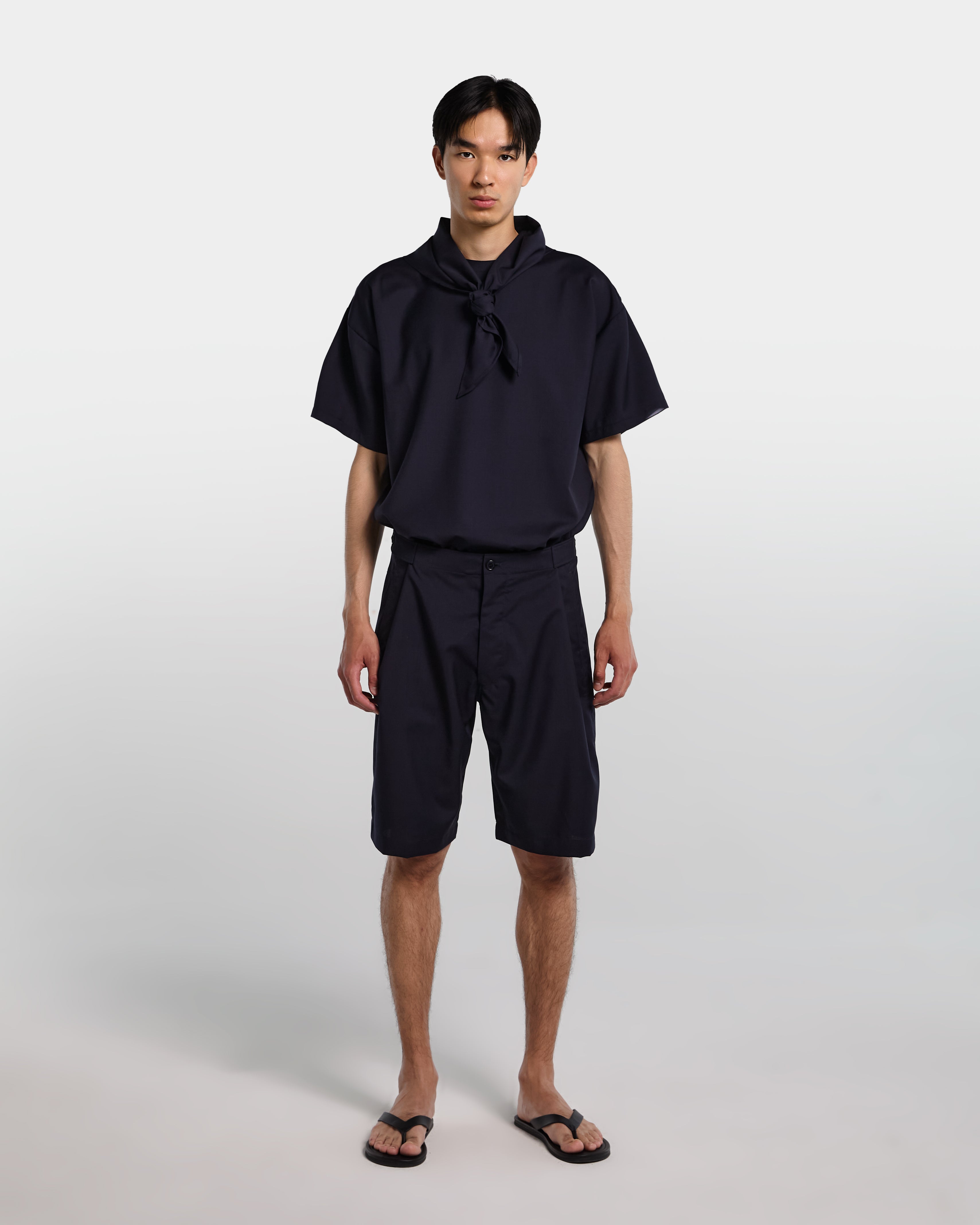 Navy blue wool tailored short with adjustable waist