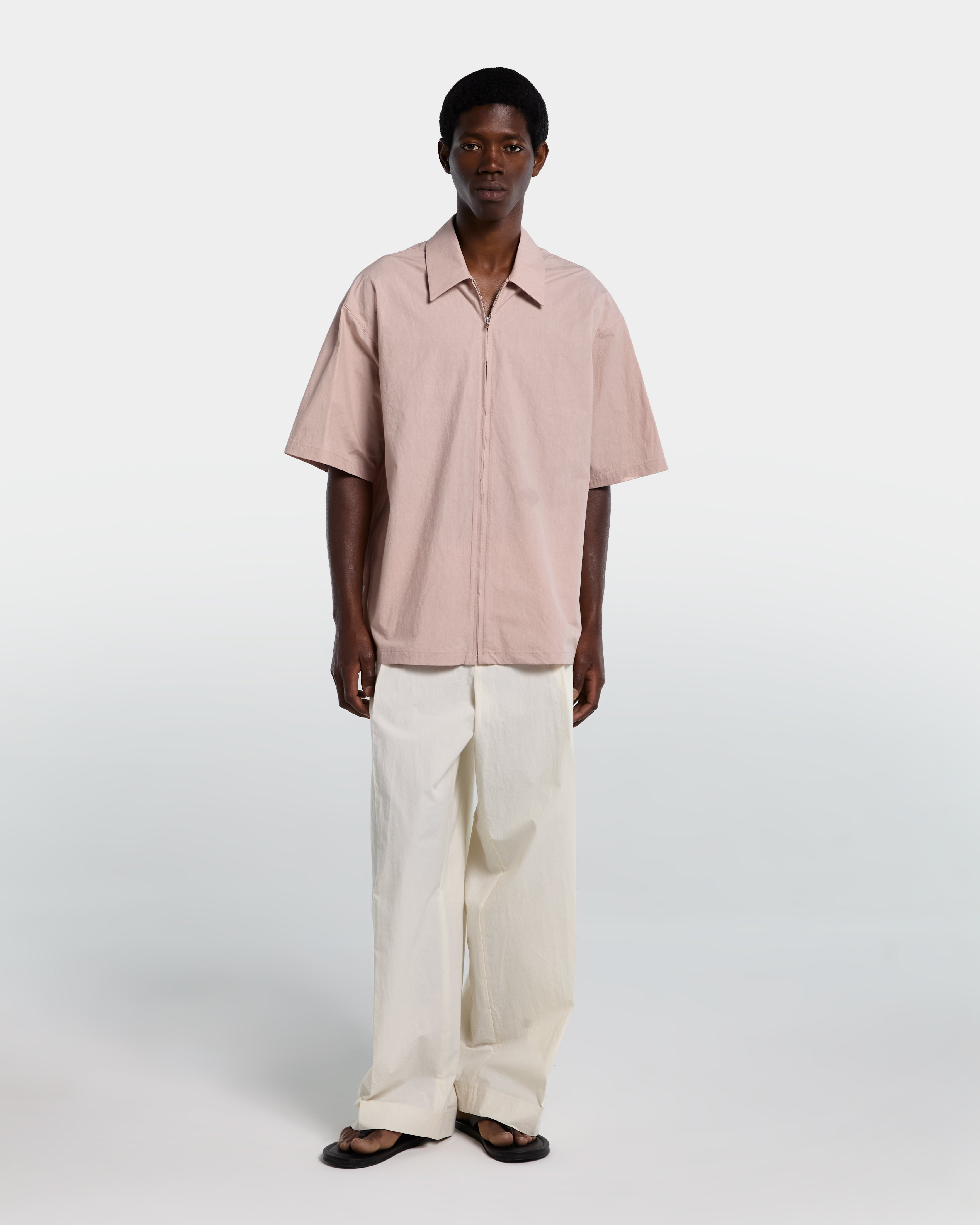 Pink poplin shirt with zip and short sleeves