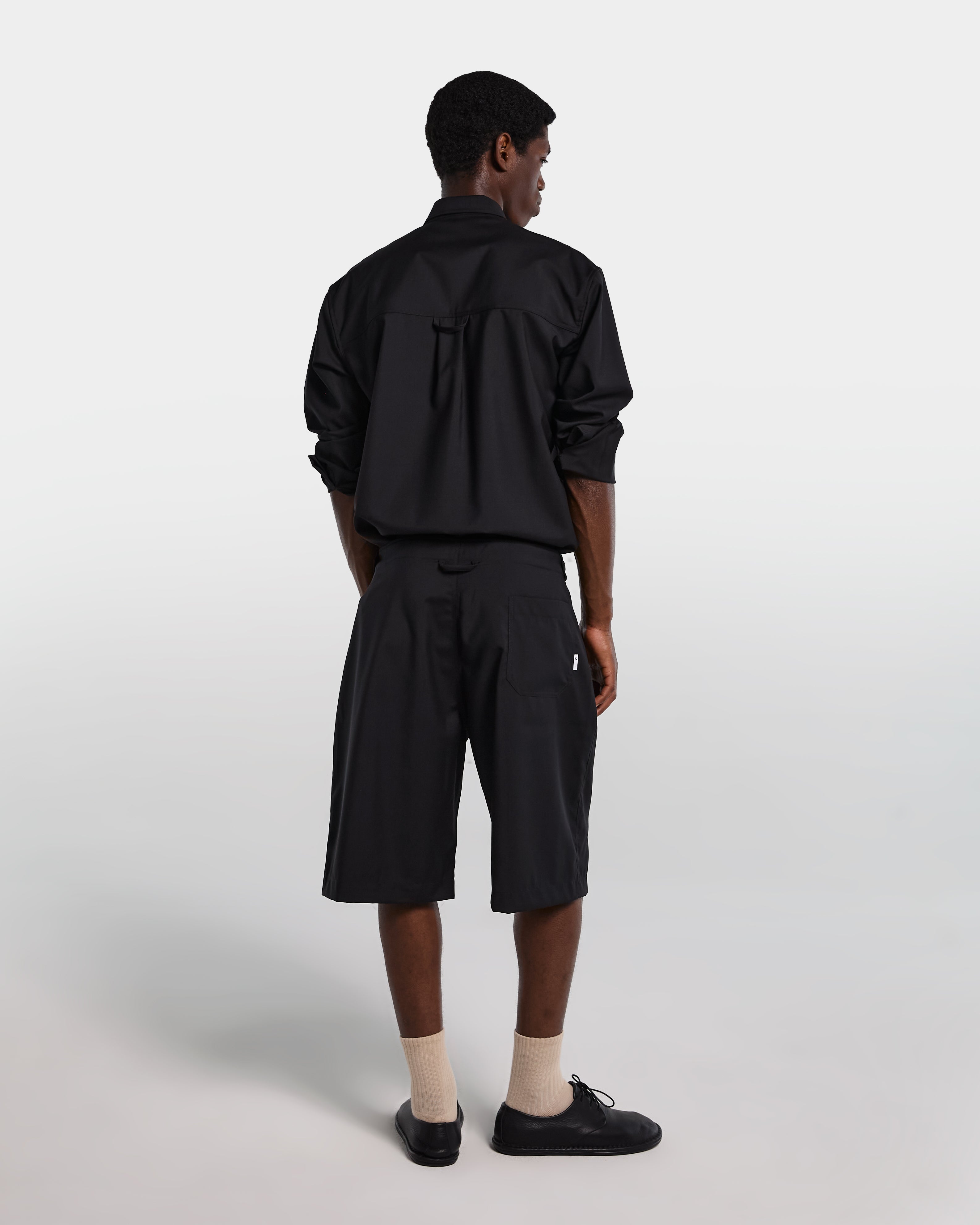 Black wool tailored short with adjustable waist