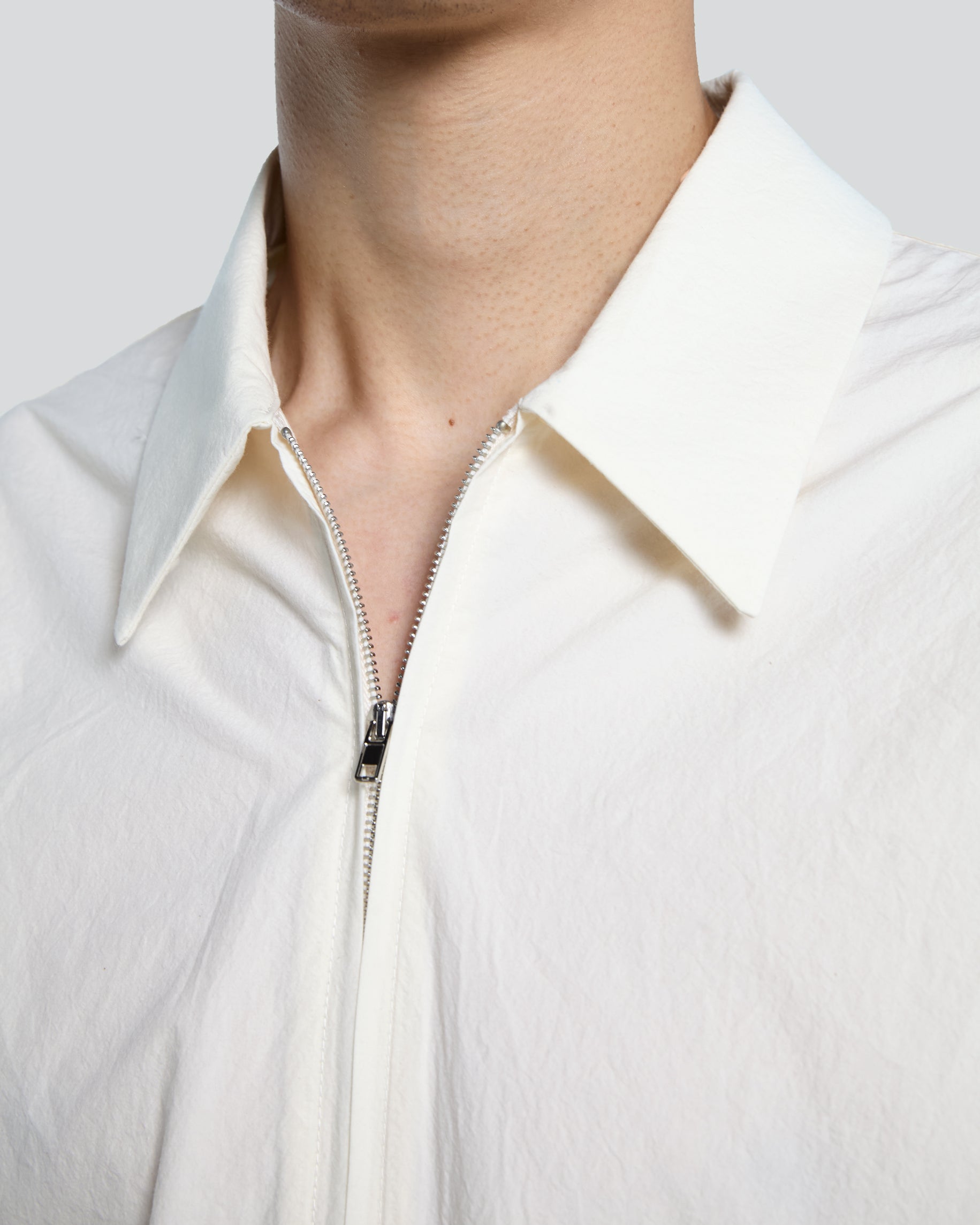 Cream poplin shirt with zip and short sleeves