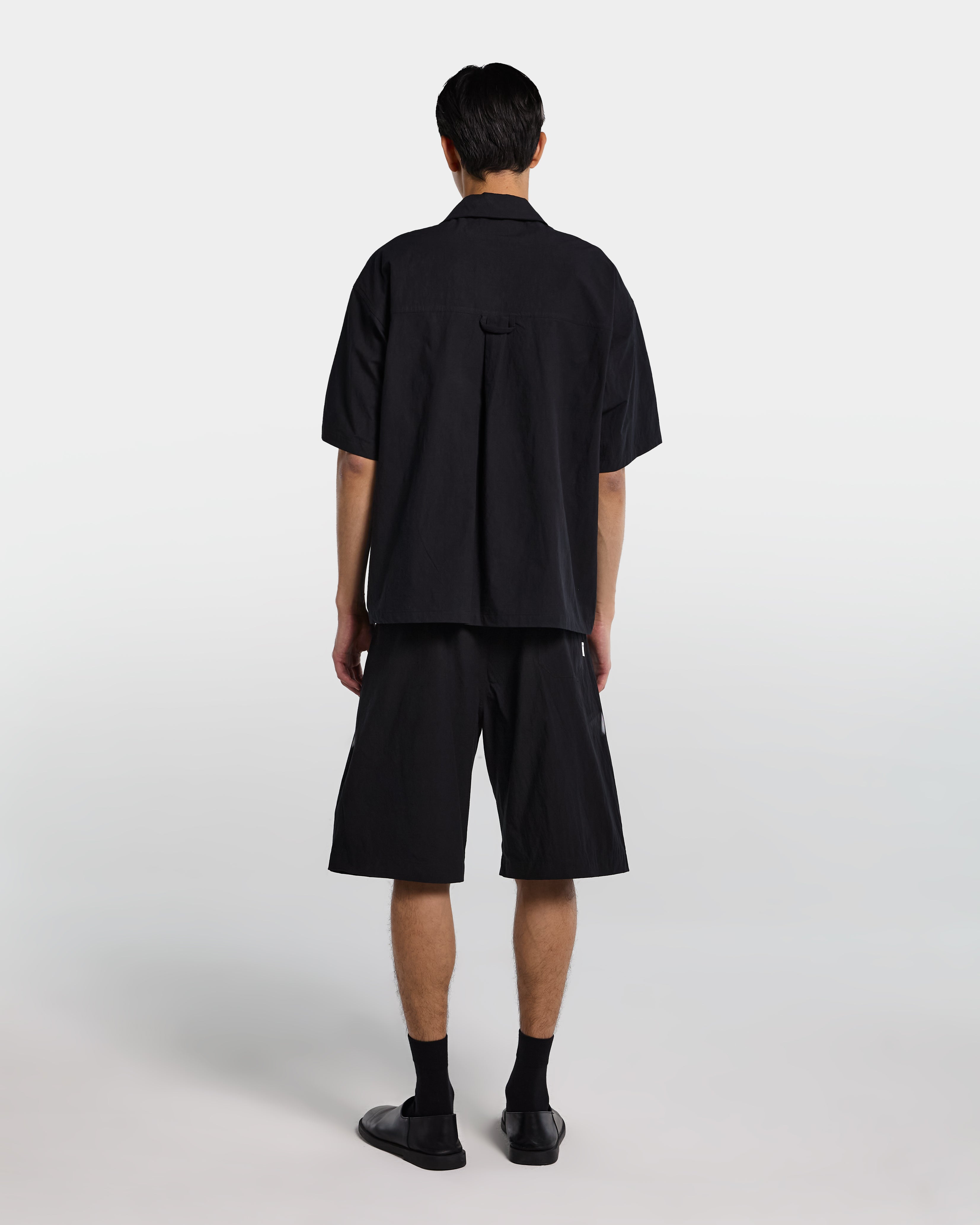Black poplin shirt with zip and short sleeves