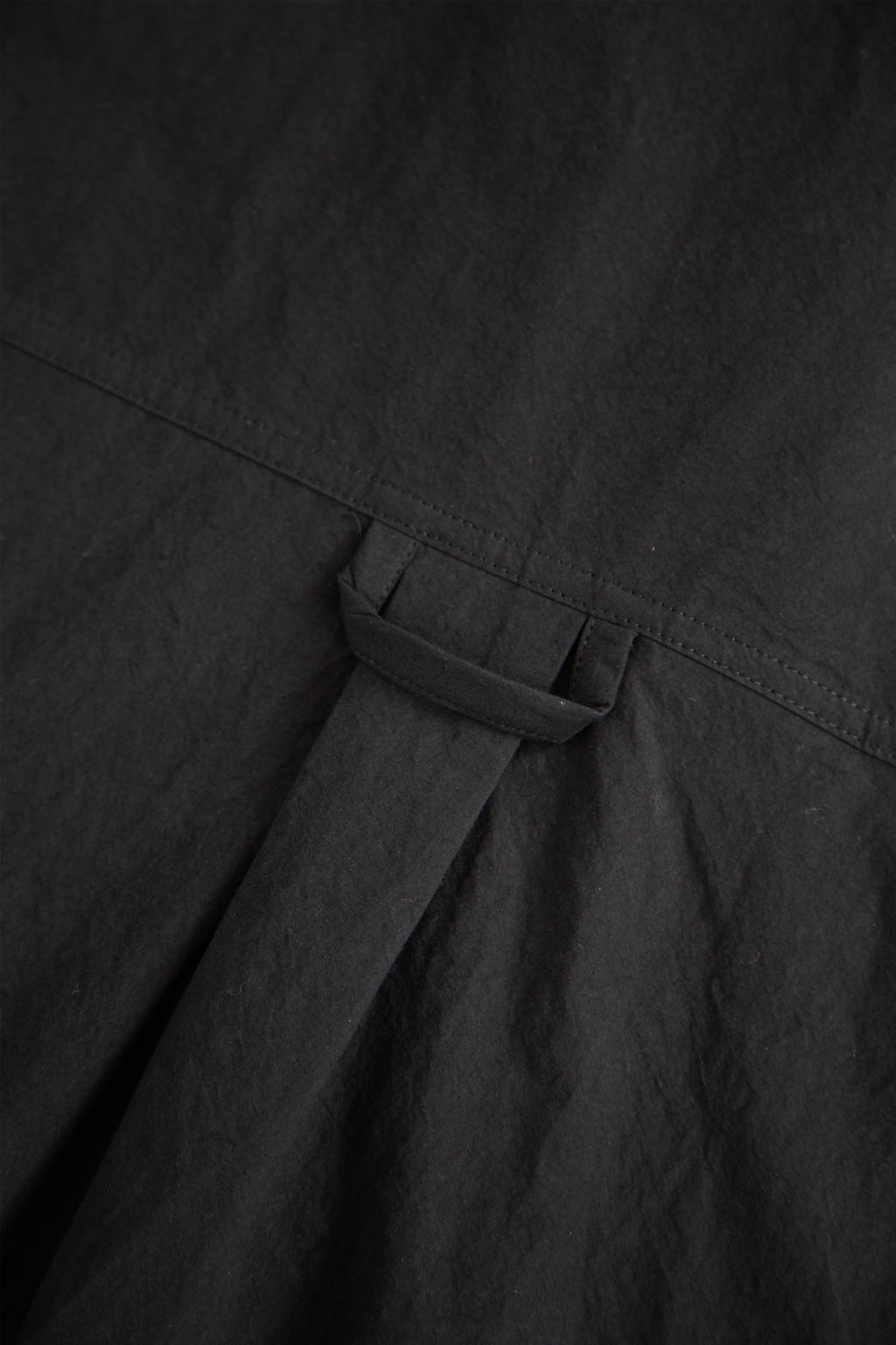 Black poplin shirt with zip and short sleeves