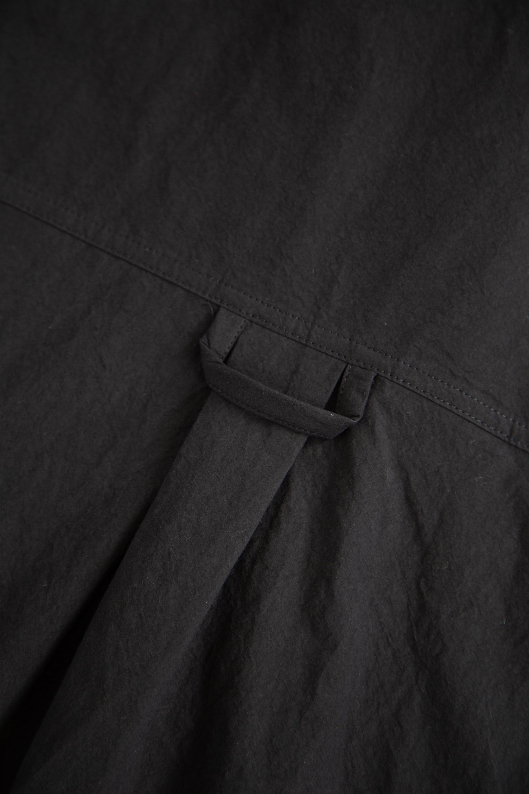 Black poplin shirt with zip and short sleeves