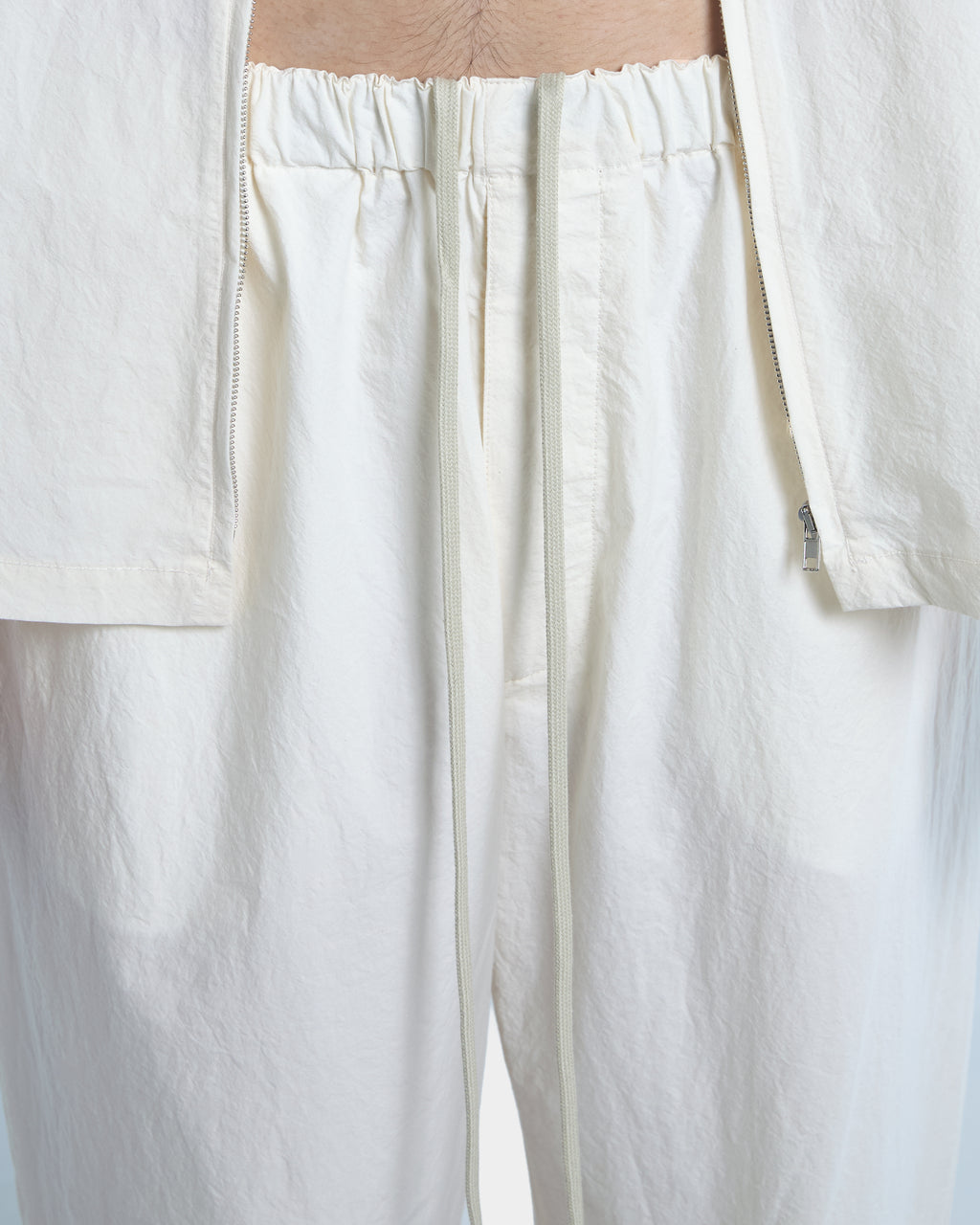 Loose fit trousers in ecru cotton poplin