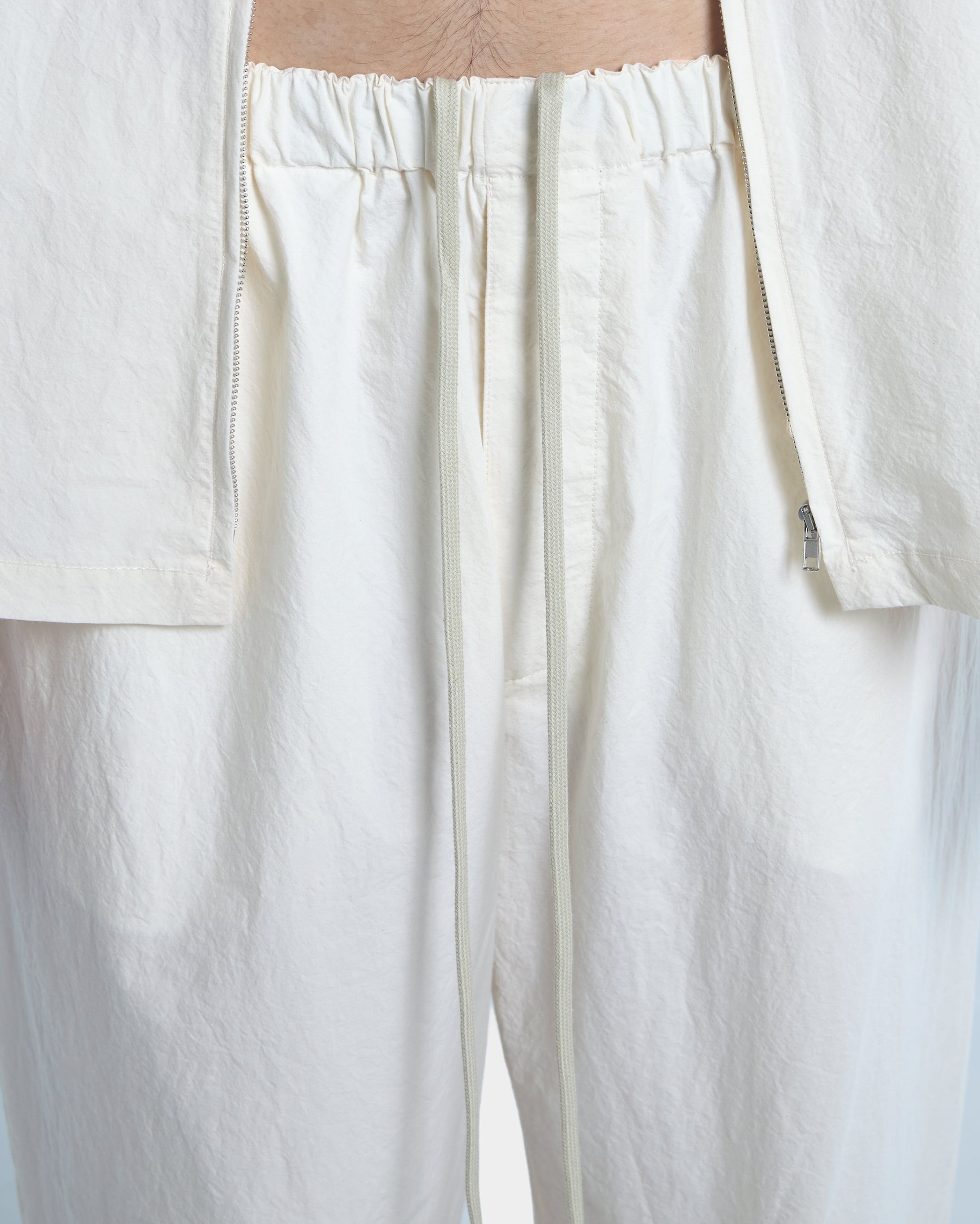 Loose fit trousers in ecru cotton poplin