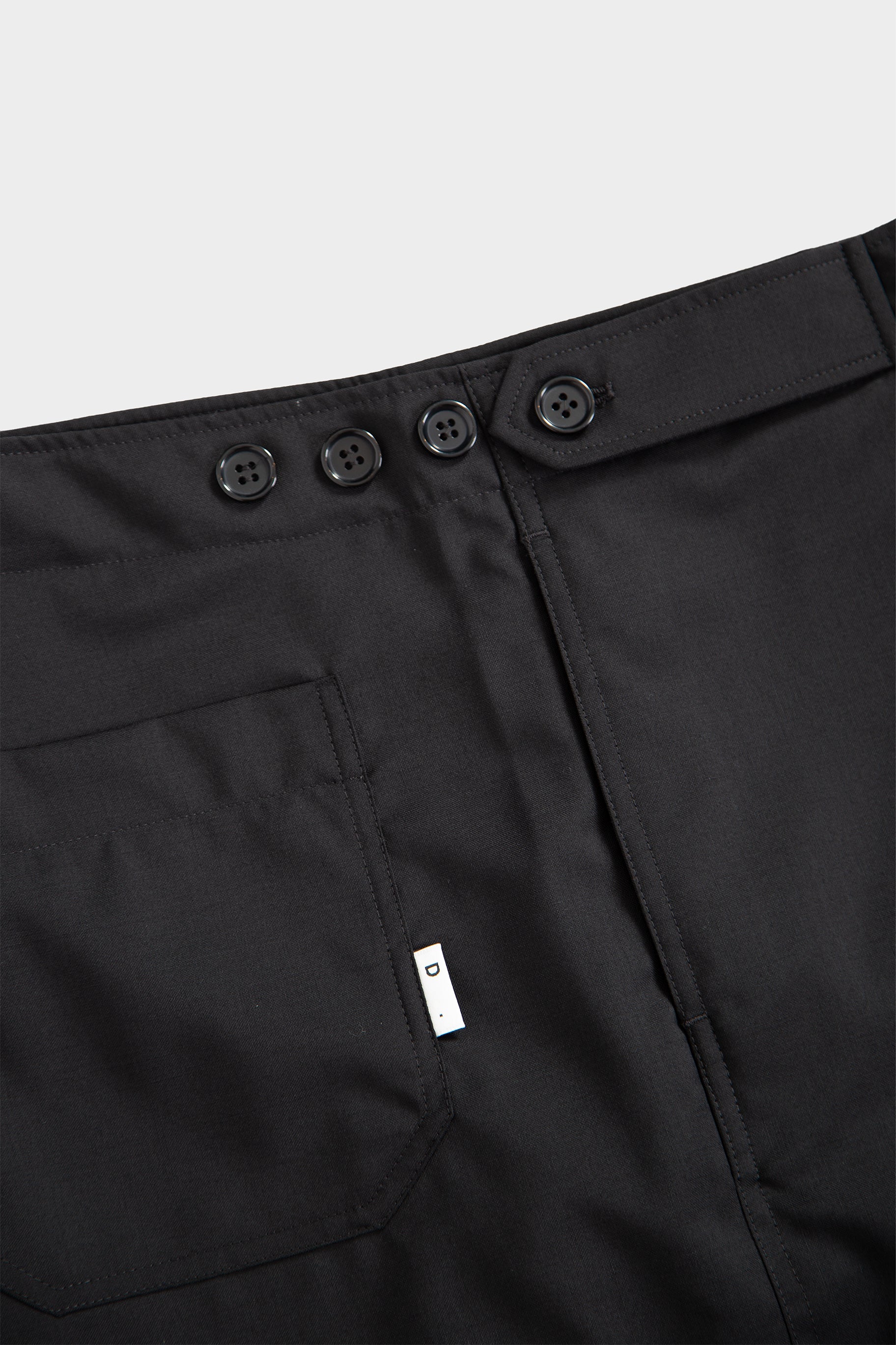 Black wool tailored short with adjustable waist