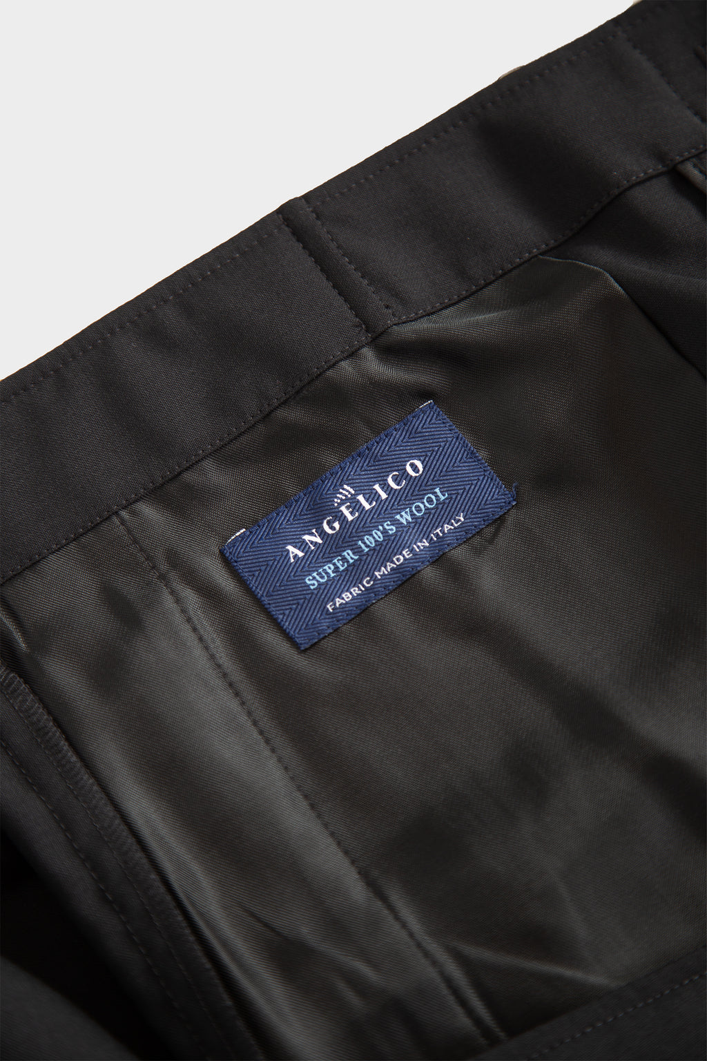 Black wool tailored short with adjustable waist