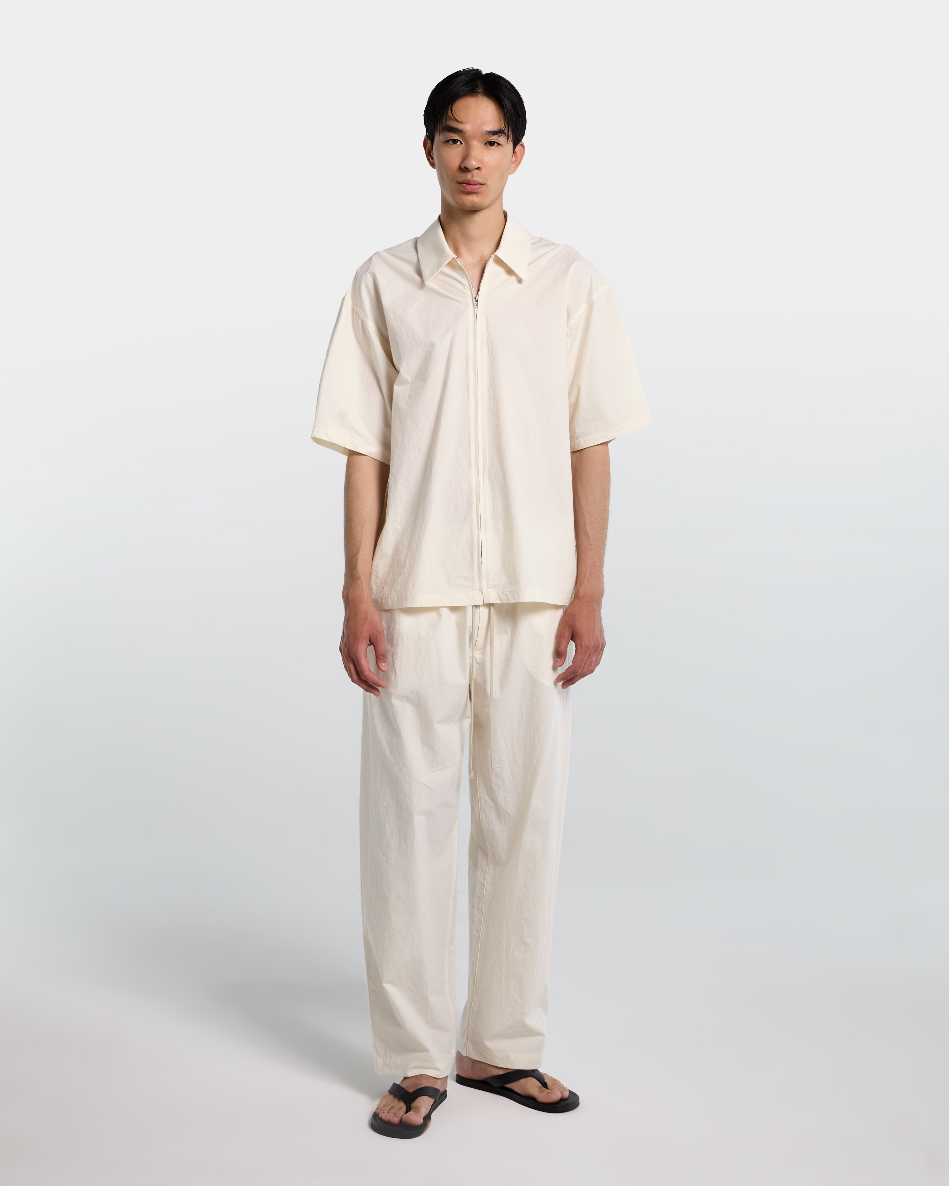 Loose fit trousers in ecru cotton poplin