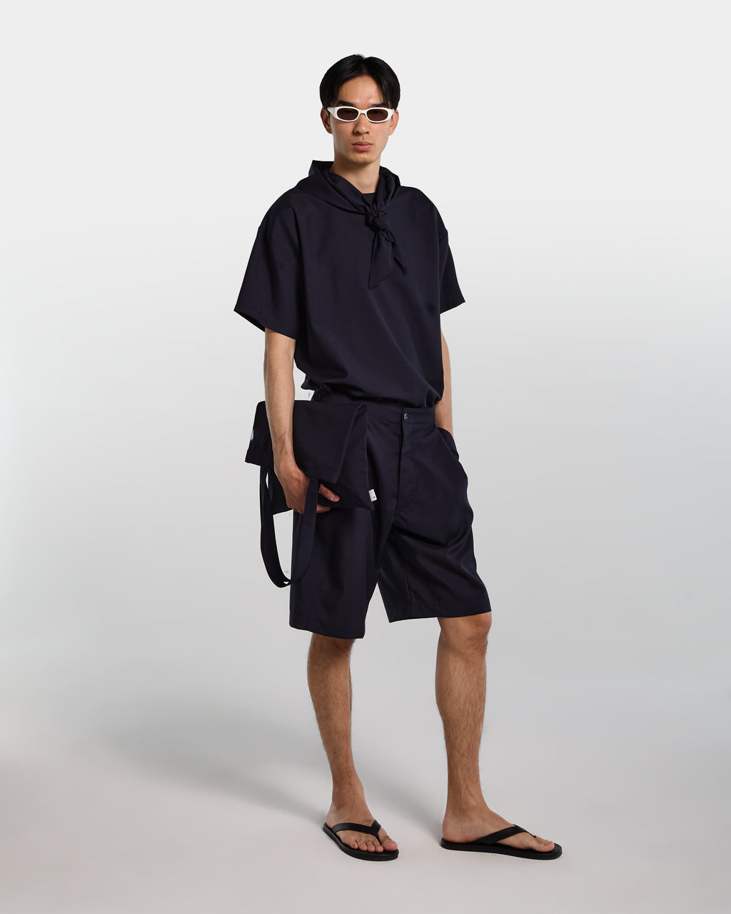 Navy blue wool tailored short with adjustable waist